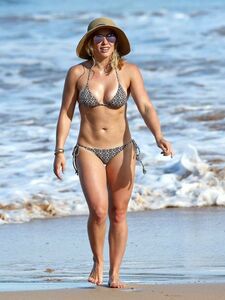 Hilary Duff Paparazzi Bikini Beach Set Leaked