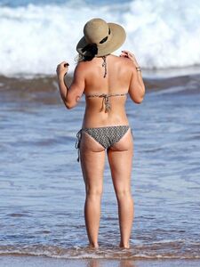 Hilary Duff Paparazzi Bikini Beach Set Leaked