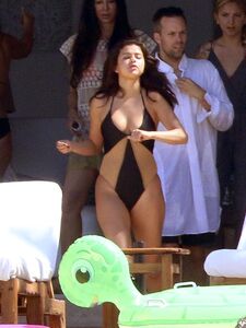 Selena Gomez Sexy One-Piece Swimsuit Paparazzi Set Leaked