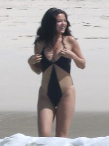 Selena Gomez Sexy One-Piece Swimsuit Paparazzi Set Leaked