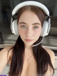 arilaviee exclusive onlyfans leaked nudes