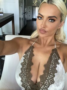 lindseypelas exclusive onlyfans leaked nudes