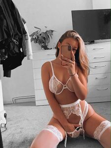 Emmillsxx new hot onlyfans leaked nudes