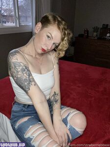 Strwberriebbxxx onlyfans leaks nude photos