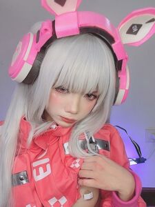 PoppaChan – Alice (40 pictures)