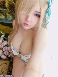 Potato Godzilla – Asuna selfies (14 pictures)