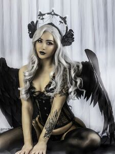 Dark Archangel by Luxlo Cosplay (30 pictures)