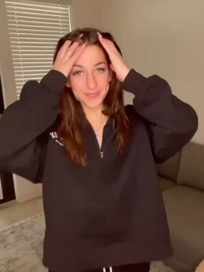 Megan McCarthy Sweatsuit Strip Onlyfans Video Leaked