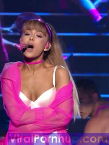 Ariana Grande Nude Leaks
