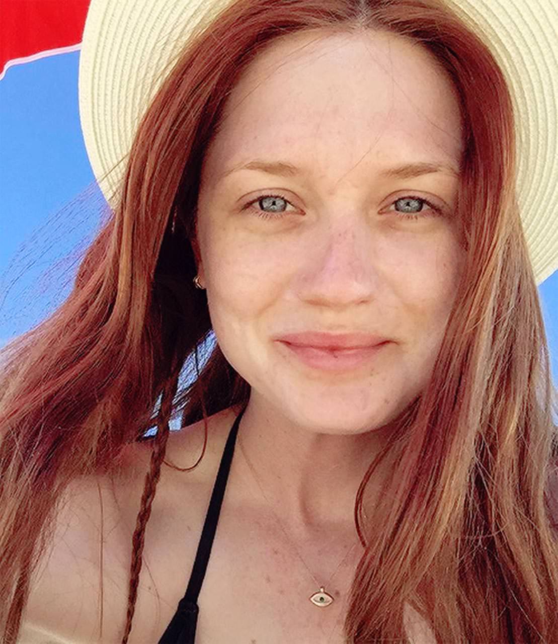 Bonnie Wright Nude Photos Leaked