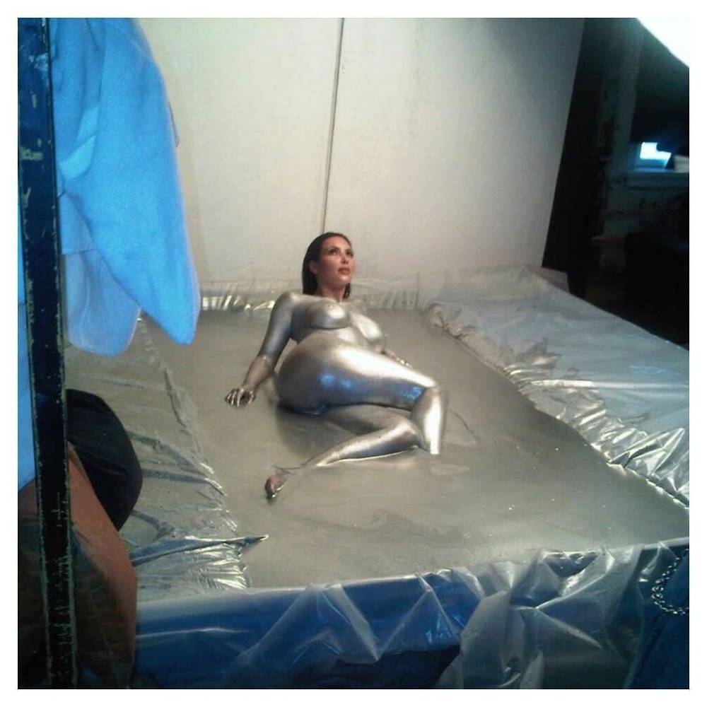 Kim Kardashian Nude Body Paint Outtakes Set Leaked