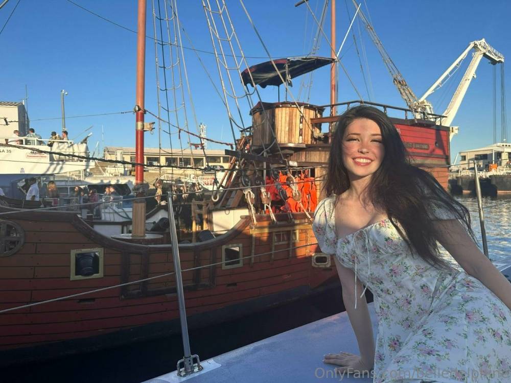Belle Delphine Candid Holiday Photos Onlyfans Set Leaked