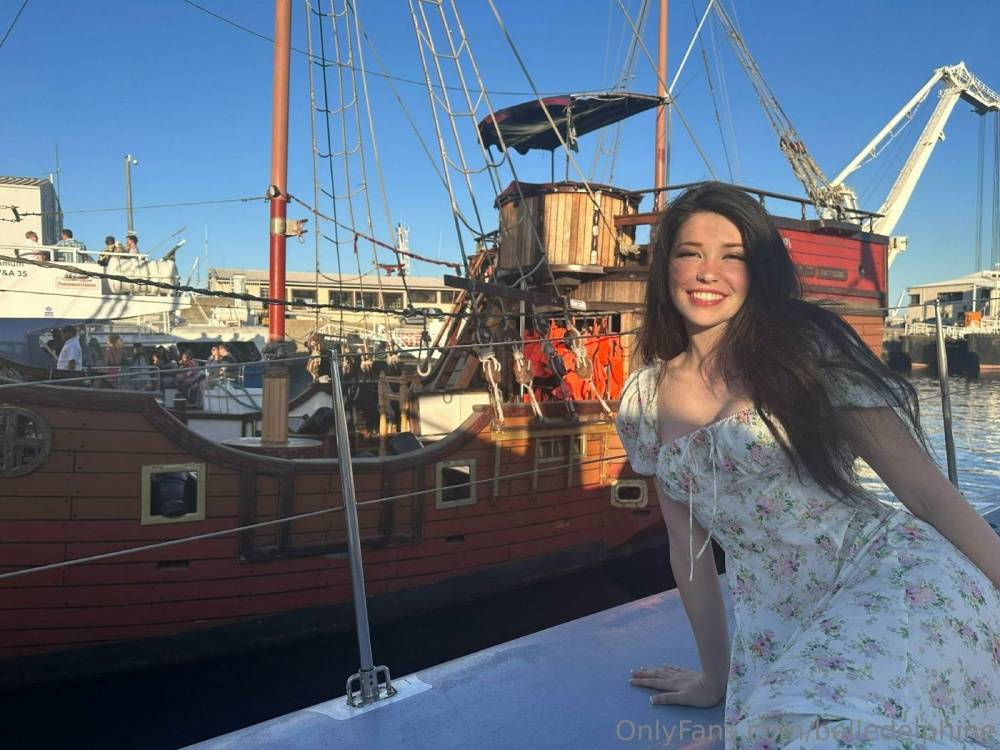 Belle Delphine Candid Holiday Photos Onlyfans Set Leaked