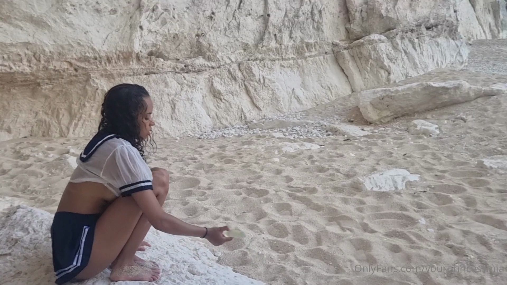 Hari De Lopo | Yoharis De Lopo Public Beach Picss